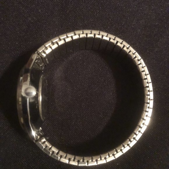 Vintage Timex Water Resistant Watch - Picture 3 of 4